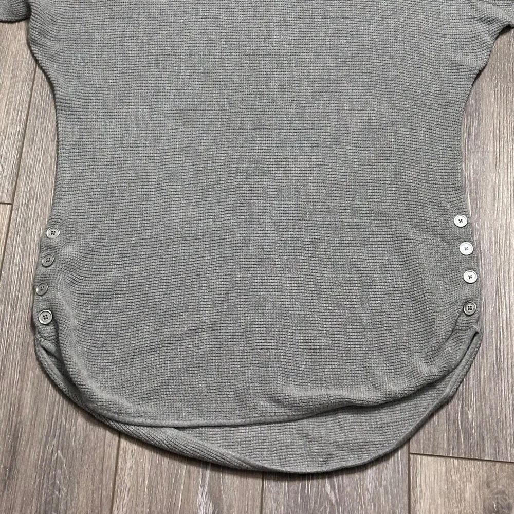 #20)   Michael Kors lightweight sweater with button point Size medium excellent.